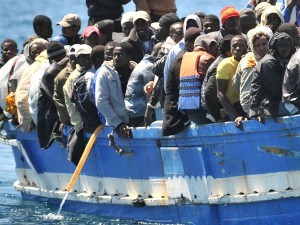 Migranti-a-Lampedusa-foto-archivio-300x225